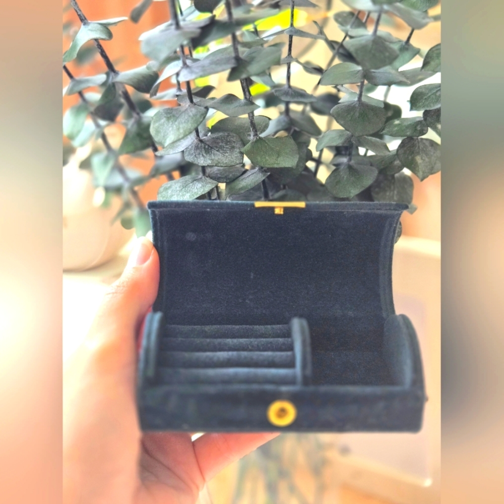 Travel jewelry box